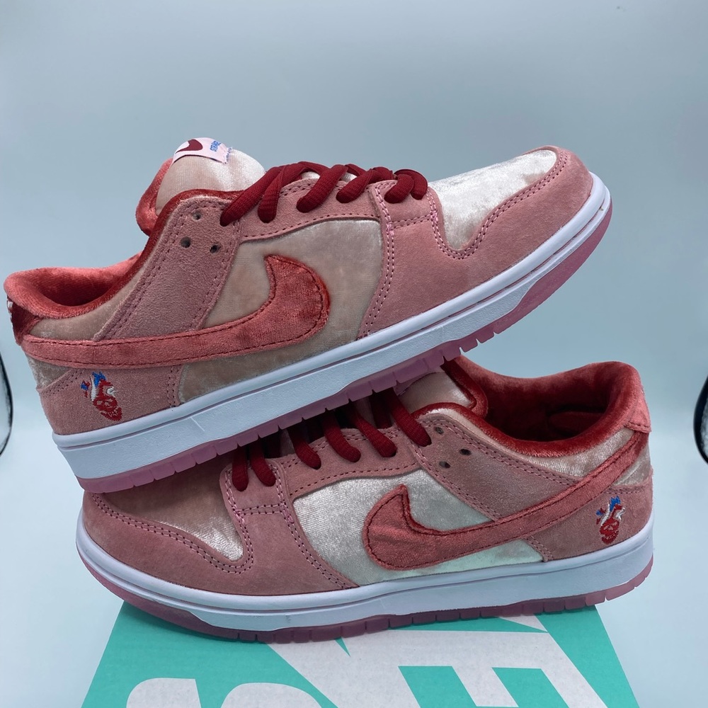 SOLD Nike Strangelove